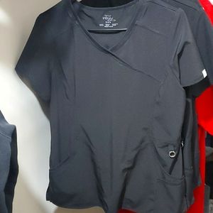 BLACK SCRUB TOP